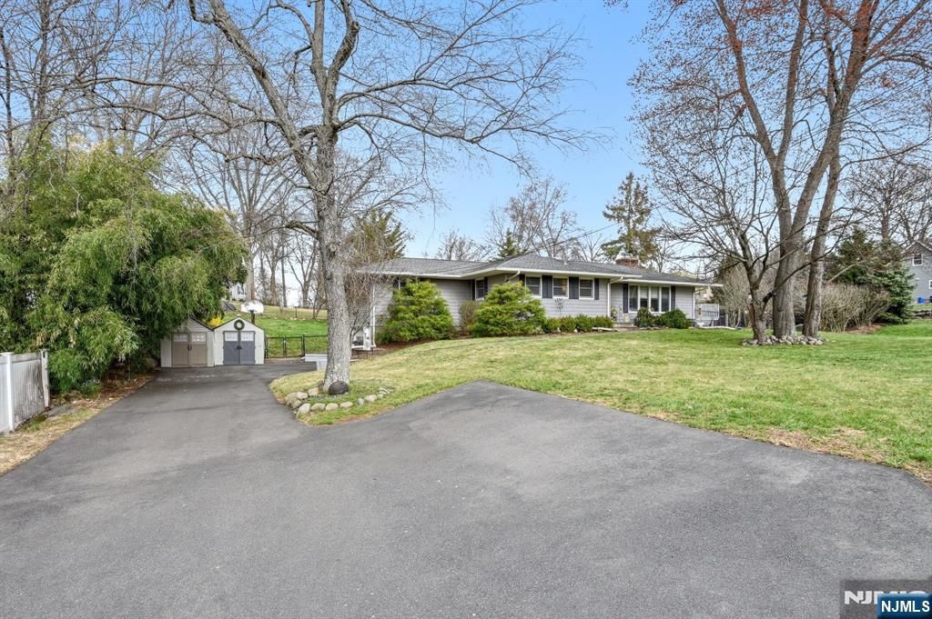 Photo of 157 Oakwood Avenue, North Haledon, NJ 07508 (MLS # 26011075)