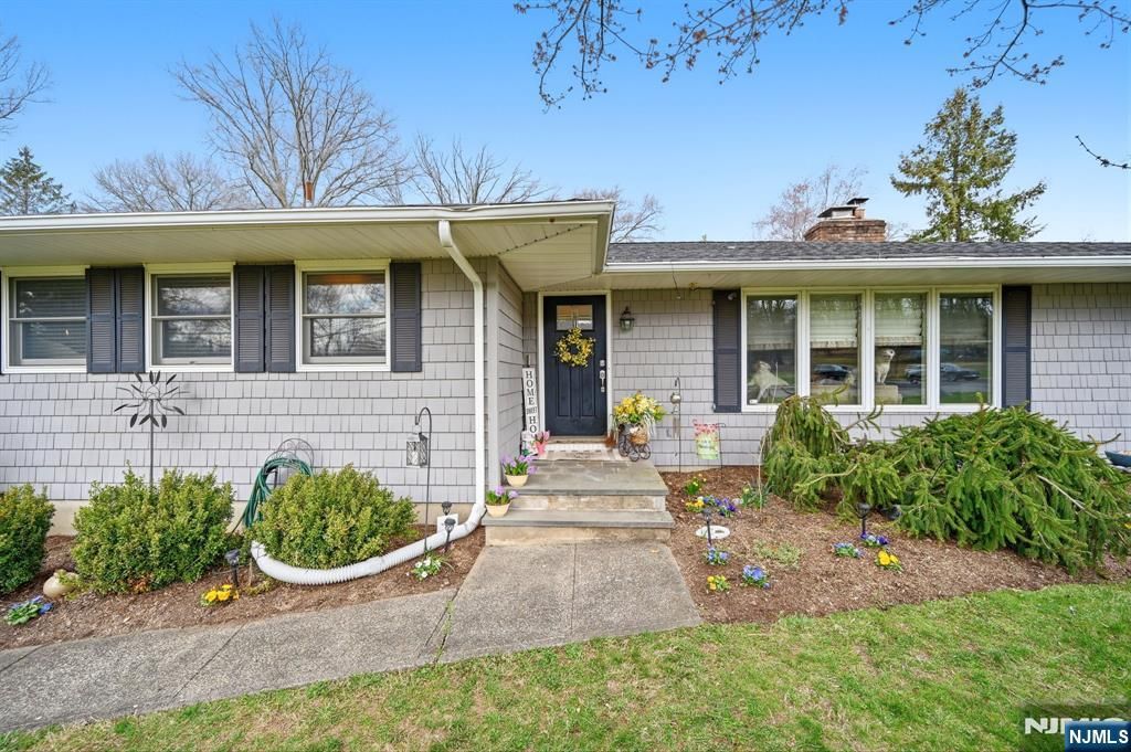 Photo of 157 Oakwood Avenue, North Haledon, NJ 07508 (MLS # 26011075)