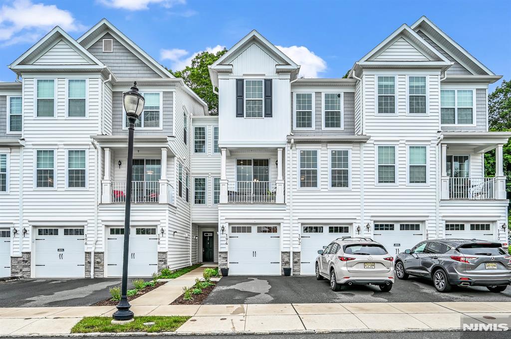 Rental Property at 194 Aspen 423, Cedar Grove, New Jersey - Bedrooms: 3 
Bathrooms: 3 
Rooms: 9  - $5,800 MO.