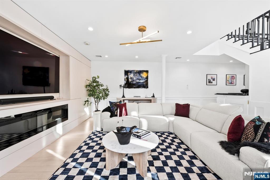 1101 Bloomfield Street B