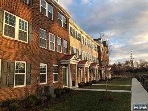 Photo of 32 Litchfield Lane, Fair Lawn, NJ 07410 (MLS # 25041811)