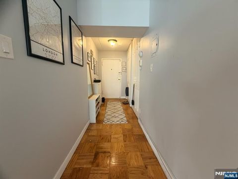 Photo of 25 Jefferson St #3E, Hackensack, NJ 07601 (MLS # 25041224)