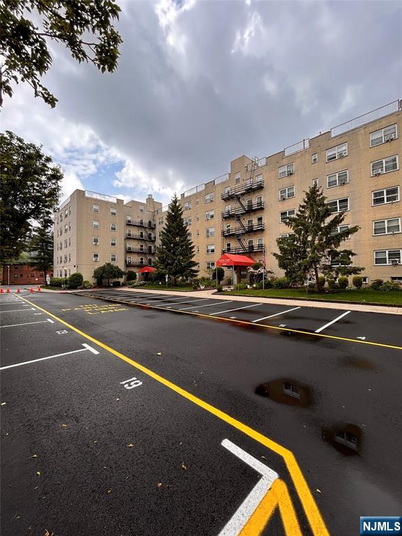 2195 N Central Road 4H