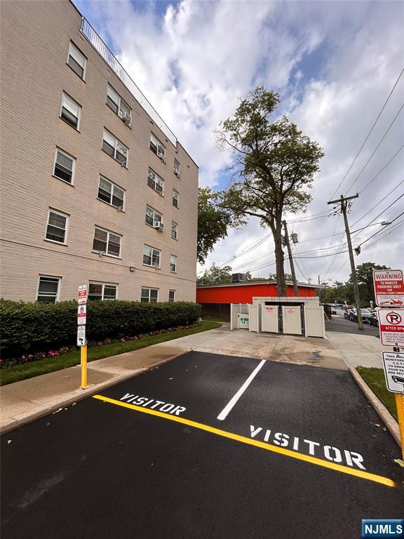2195 N Central Road 4H