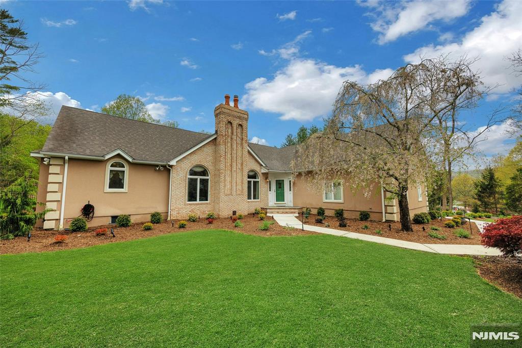 2 Crocker Mansion Drive