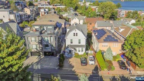 Photo of 19 Sterling Pl, Edgewater, NJ 07020 (MLS # 25035353)