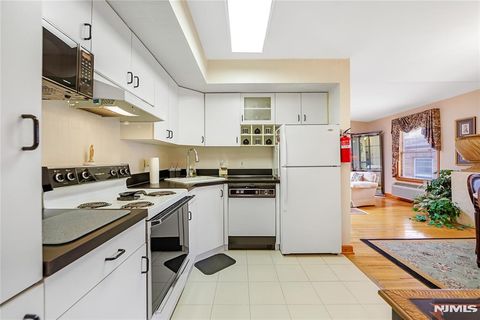 416 68th Street 12 Guttenberg NJ 07093