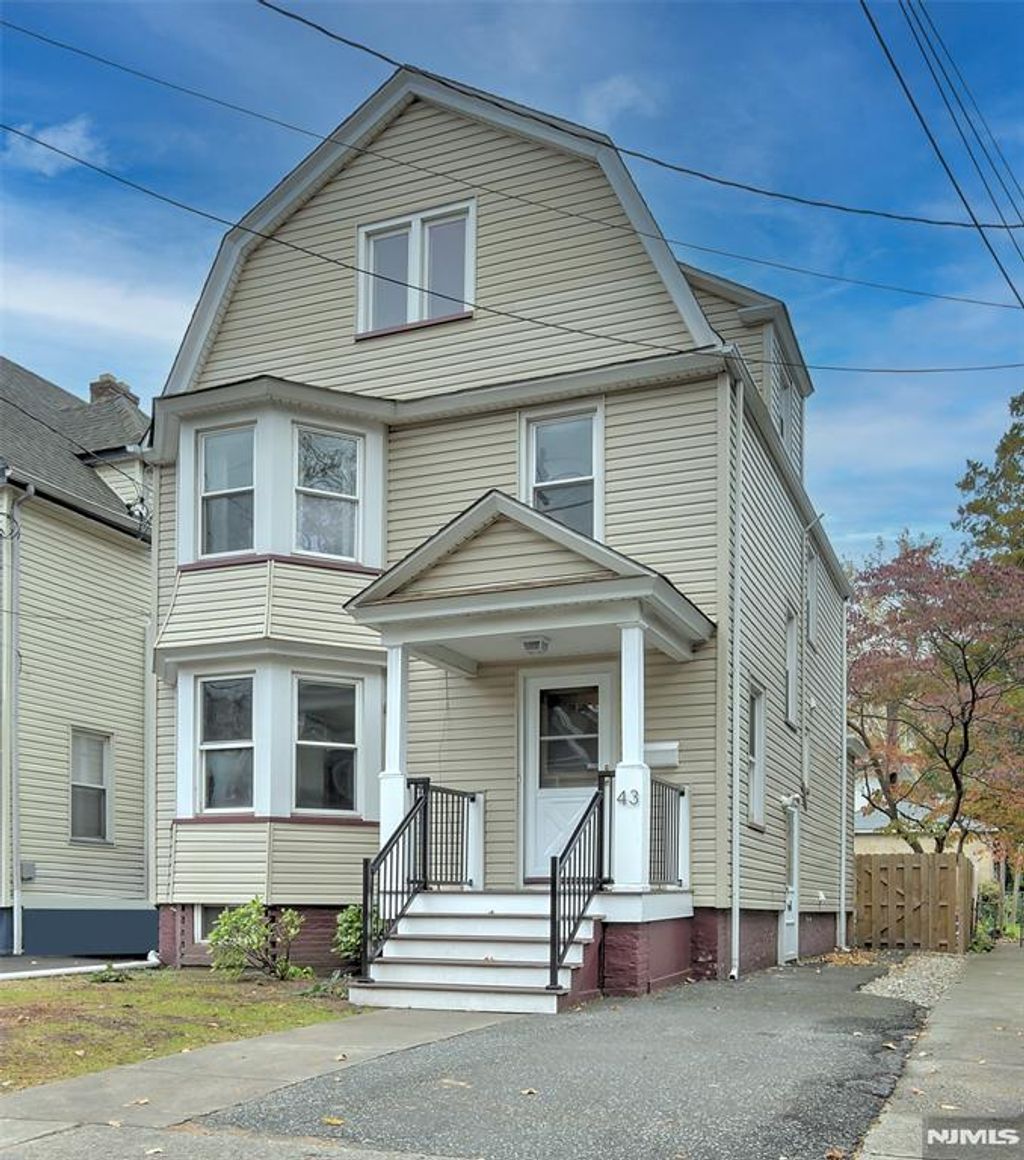 Photo of 43 Llewellyn Avenue, Bloomfield, NJ 07003 (MLS # 25039255)