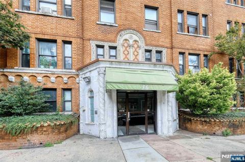 Photo of 36 Duncan Ave #E, Jersey City, NJ 07304 (MLS # 25032785)