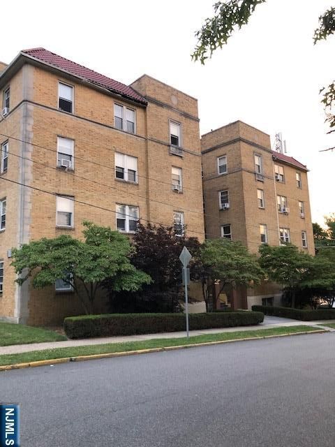 Photo of 222 Christie St #4E, Leonia, NJ 07605 (MLS # 25039262)