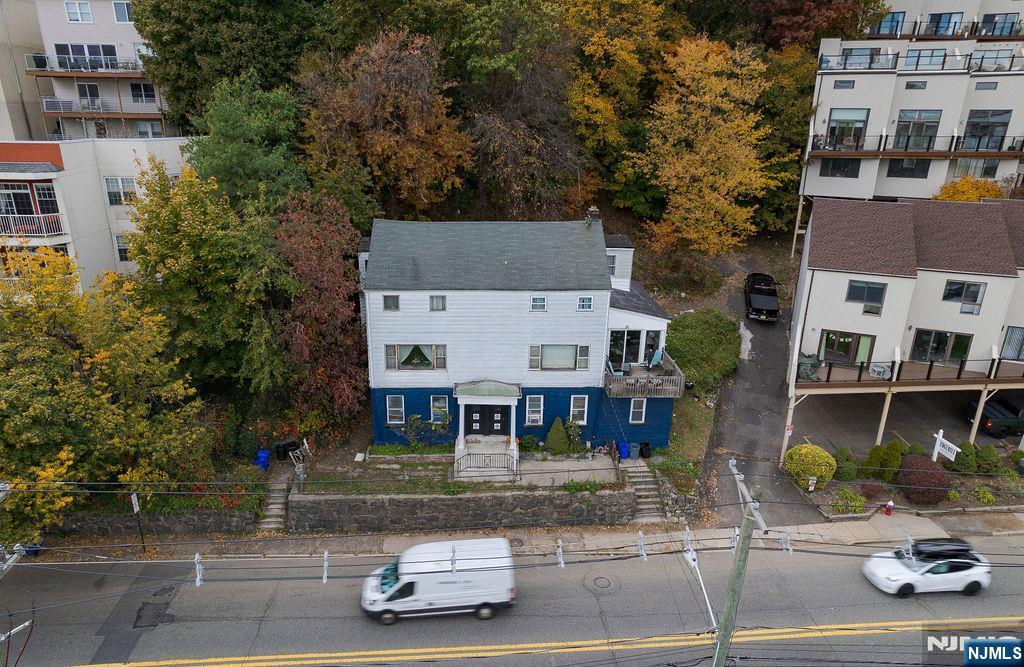 1106-1108 River Road