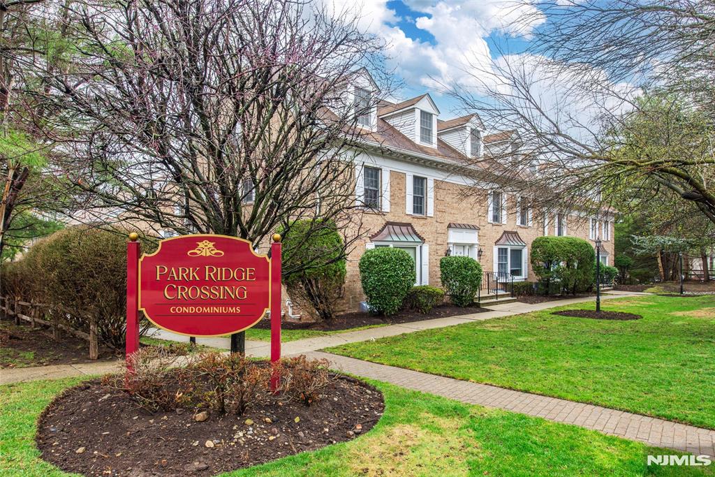 107 Maple Ave B, Park Ridge, New Jersey - 2 Bedrooms  
2 Bathrooms - 