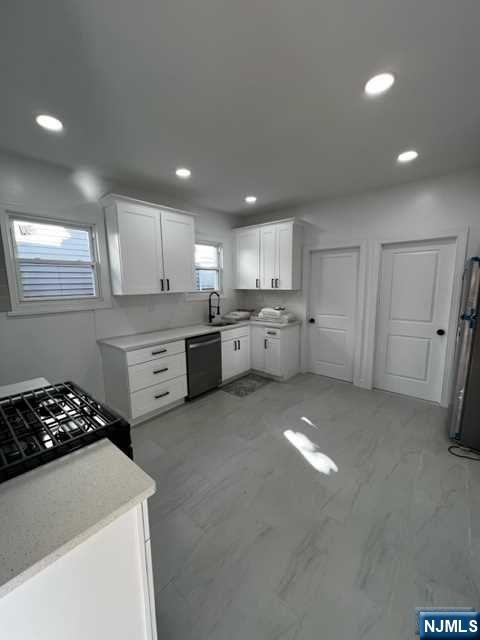 Rental Property at 162 Tremont Ave 2, East Orange, New Jersey - Bedrooms: 2 
Bathrooms: 1 
Rooms: 6  - $2,000 MO.