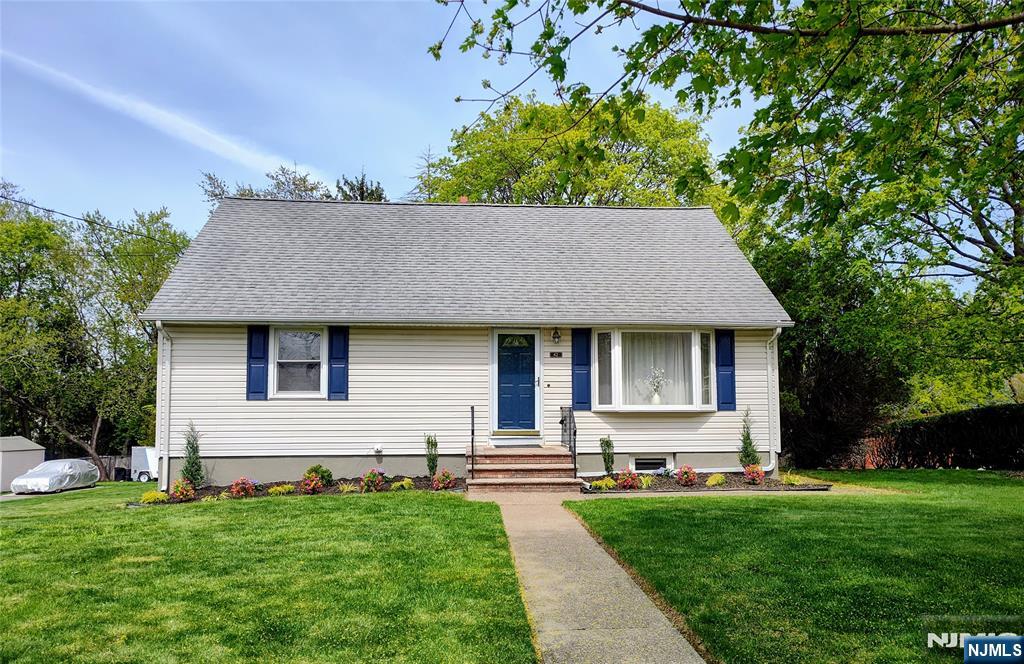 Property for Sale at 42 Deerfield Road, Wayne, New Jersey - Bedrooms: 4 
Bathrooms: 2 
Rooms: 8  - $599,900