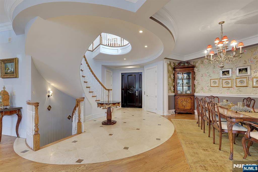 414 Bellaire Drive