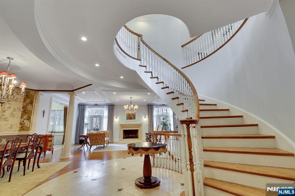 414 Bellaire Drive