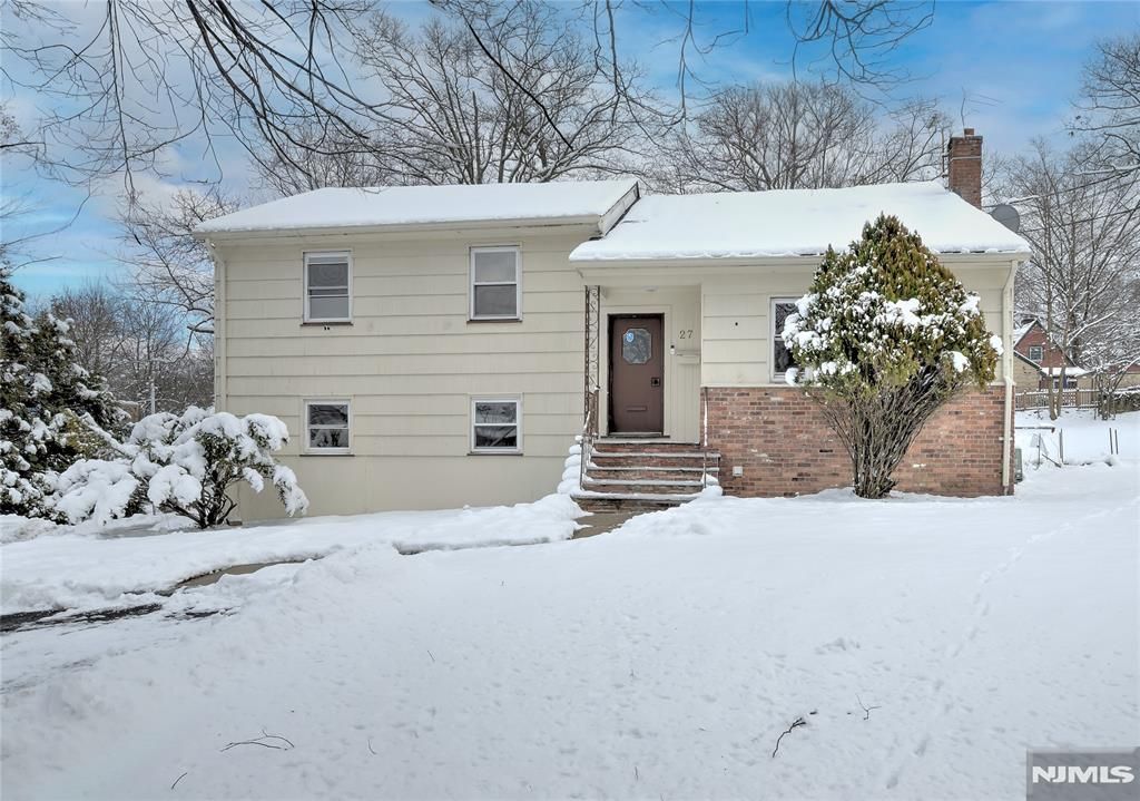 Photo of 27 Old Short Hills Road, West Orange, NJ 07052 (MLS # 26002315)