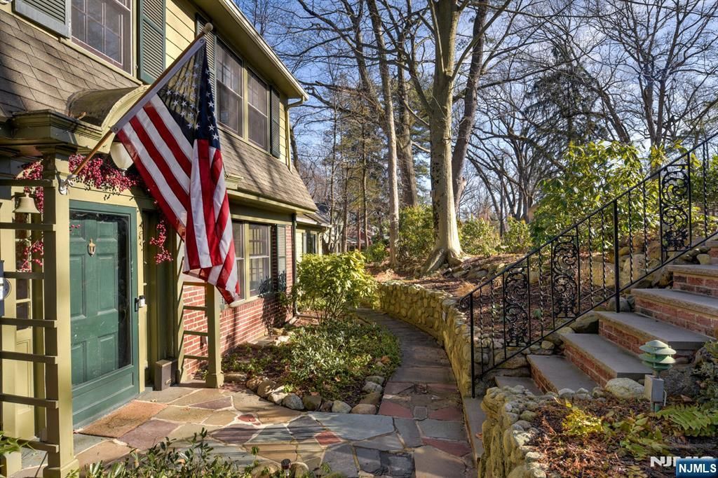 Photo of 15 Overlook Road, Caldwell, NJ 07006 (MLS # 26002939)