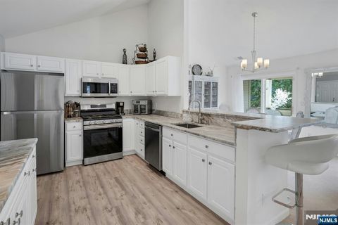 8 Caleb Court 904 Hamburg NJ 07419