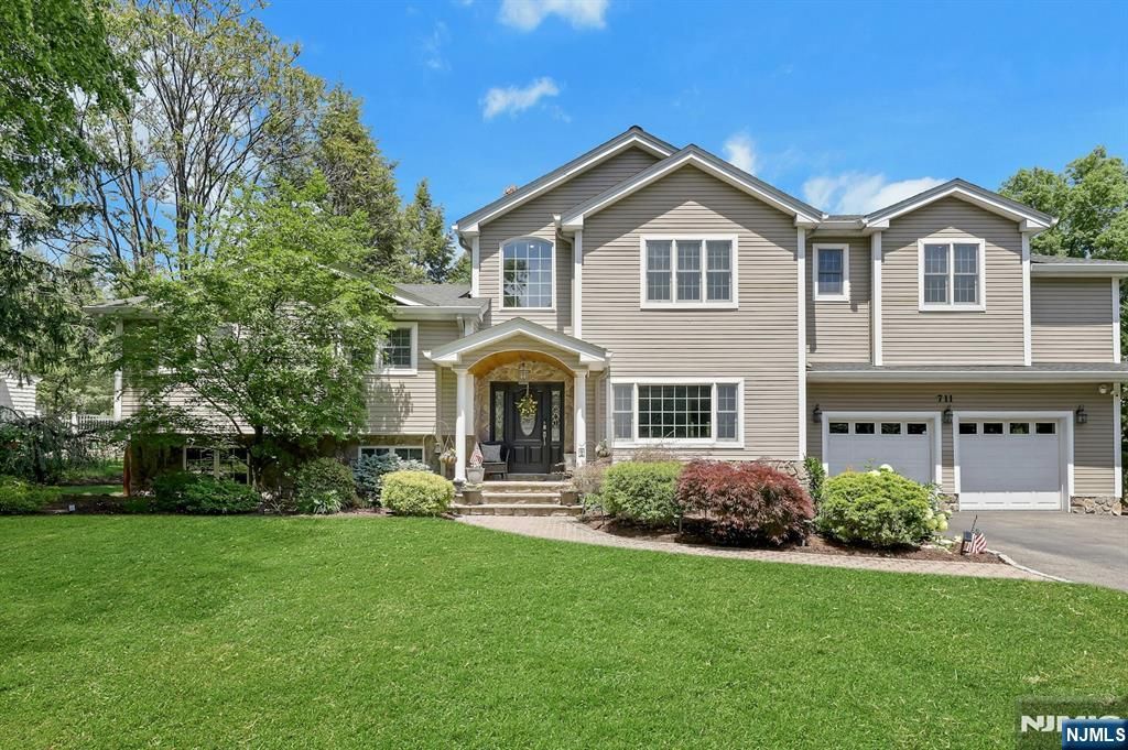 Photo of 711 Pine Lake Drive, Twp of Washington, NJ 07676 (MLS # 26019382)