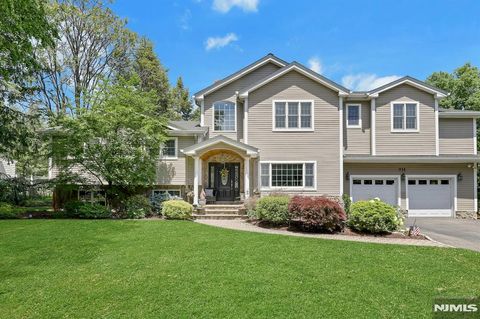Photo of 711 Pine Lake Drive, Twp of Washington, NJ 07676 (MLS # 26019382)