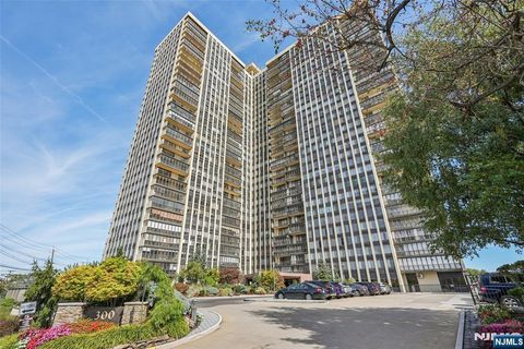 300 Winston 2306 Cliffside Park NJ 07010