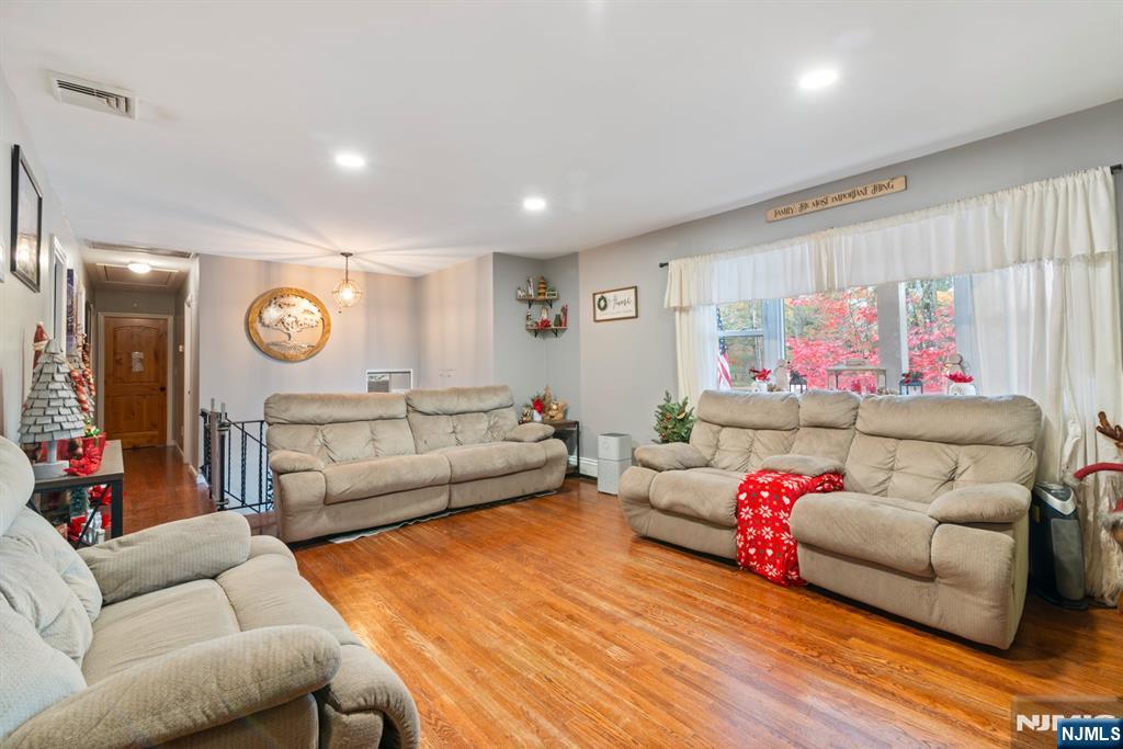 1264 Ringwood Avenue