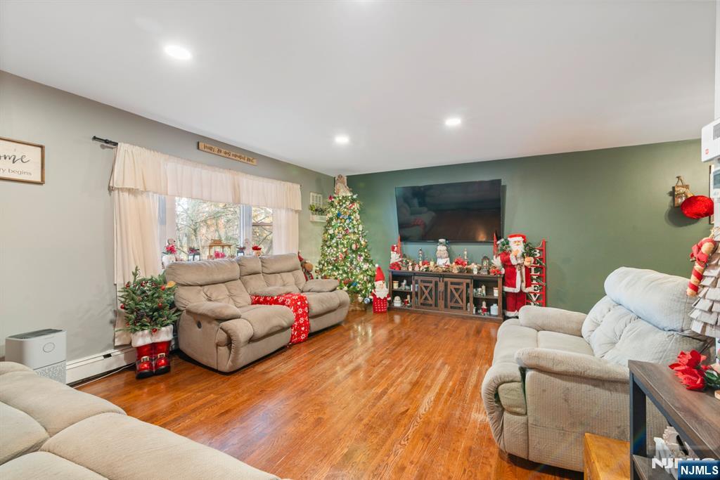 1264 Ringwood Avenue