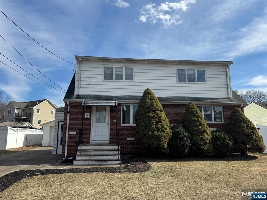 18 Filippone Way, Woodland Park, New Jersey - 4 Bedrooms  
2 Bathrooms  
8 Rooms - 