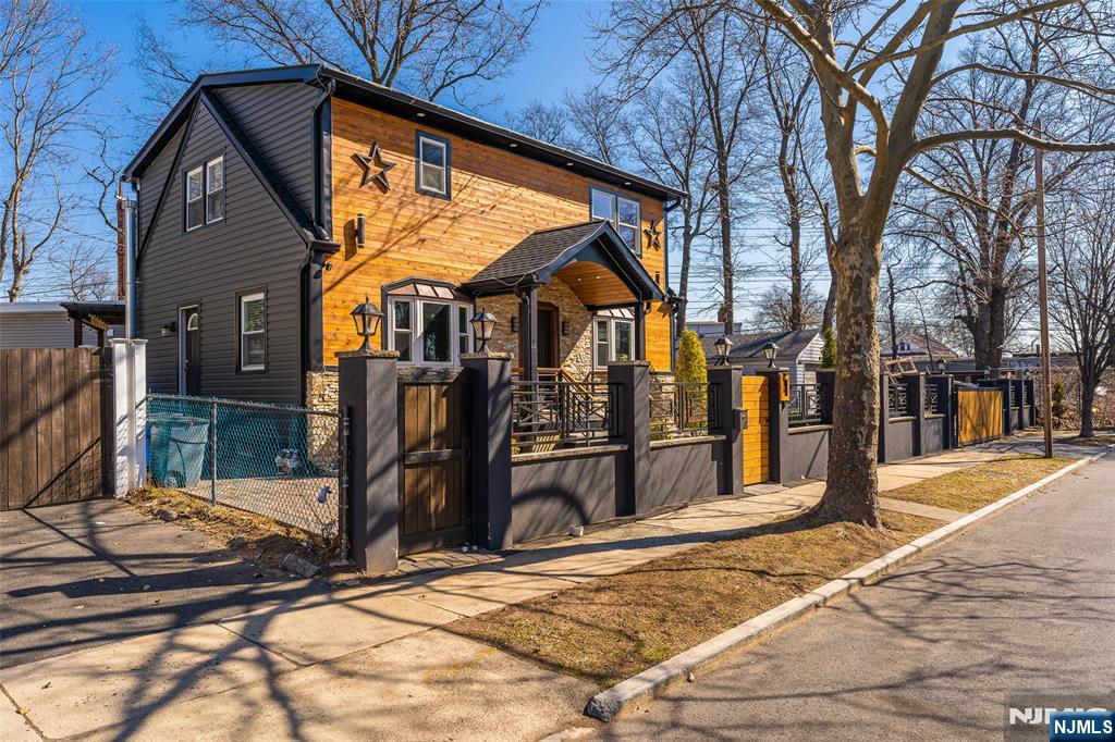 6 Lafayette Avenue