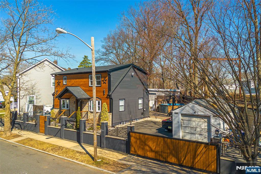 6 Lafayette Avenue
