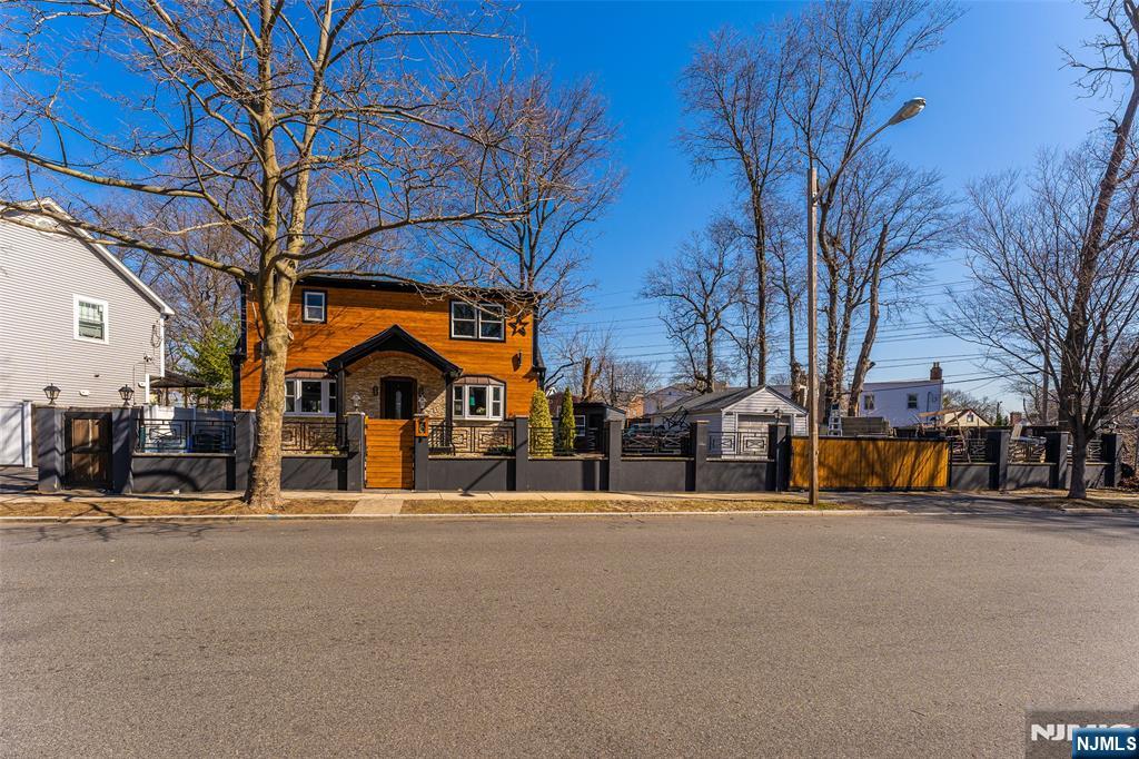 6 Lafayette Avenue