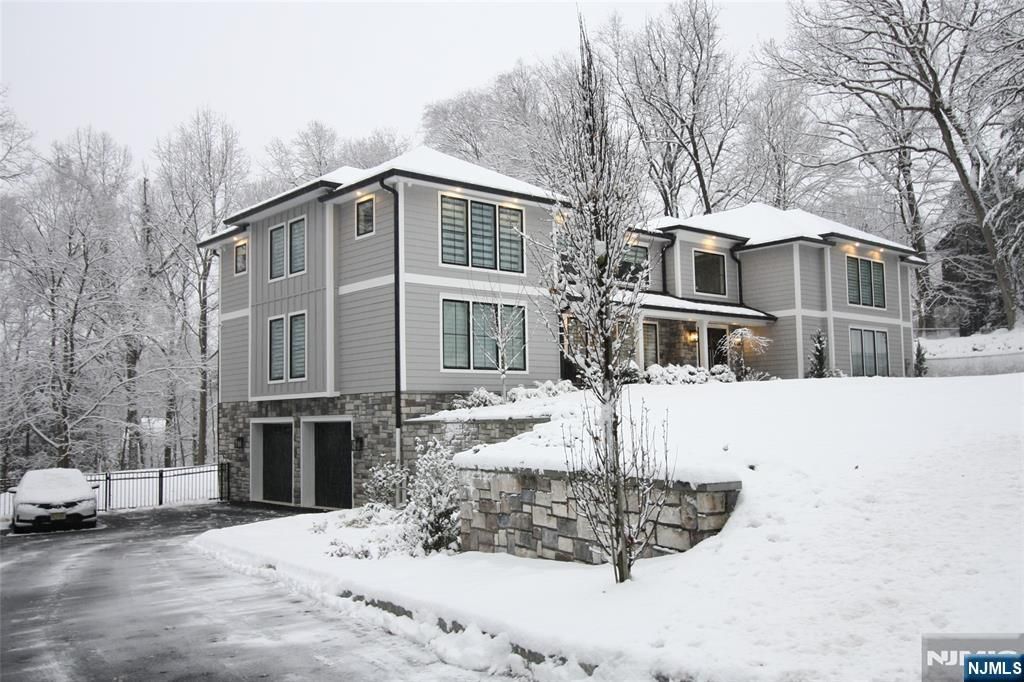 Photo of 315 Freemans Lane, Franklin Lakes, NJ 07417 (MLS # 26002092)