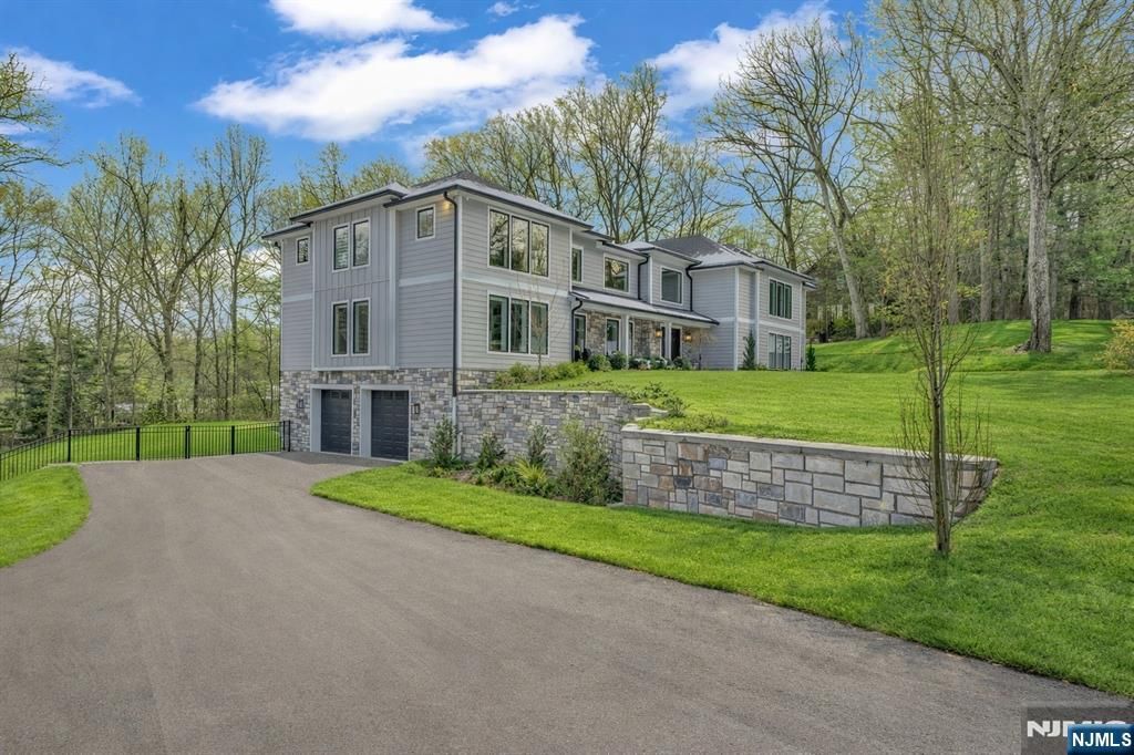 Photo of 315 Freemans Lane, Franklin Lakes, NJ 07417 (MLS # 26002092)
