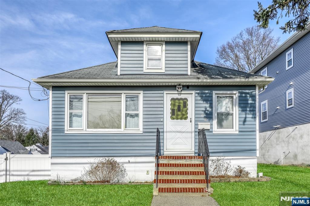 62 Clinton Street, Emerson, New Jersey - 2 Bedrooms  
1 Bathrooms  
5 Rooms - 