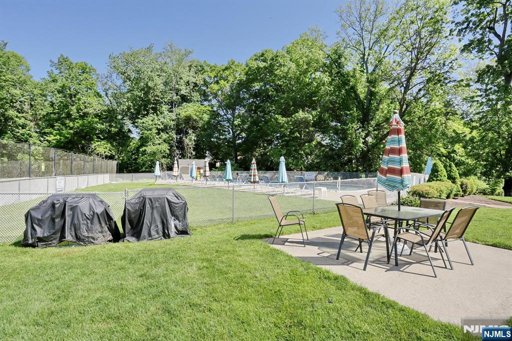550 Fairview Avenue 302
