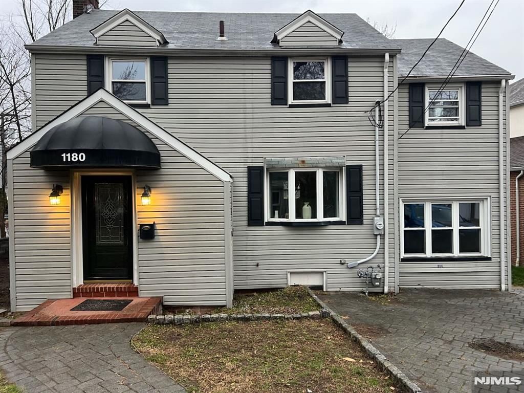 Photo of 1180 Cumbermeade Road, Fort Lee, NJ 07024 (MLS # 25041760)