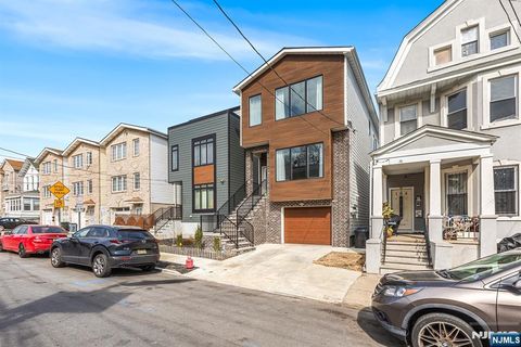 MLS: 25007814