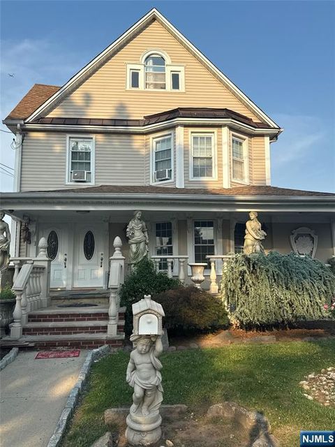 Photo of 53 Murray Hill Terrace, Bergenfield, NJ 07621 (MLS # 26024199)