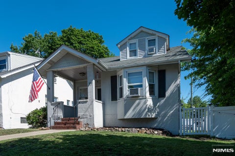 Photo of 77 Clinton Avenue, Bergenfield, NJ 07621 (MLS # 26024889)