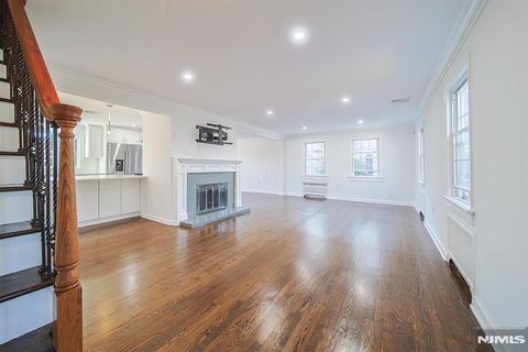 Photo of 18 Lakeview Ave #181, Leonia, NJ 07605 (MLS # 26008010)