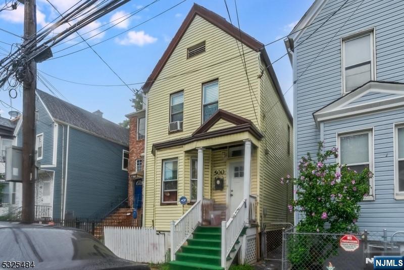 500 S 19th Street, Newark, New Jersey - 3 Bedrooms  
1 Bathrooms  
6 Rooms - 