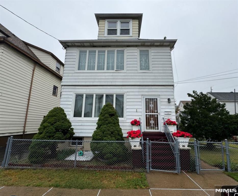 223 Hayward Pl 3, Wallington, New Jersey - 1 Bedrooms  
1 Bathrooms  
4 Rooms - 