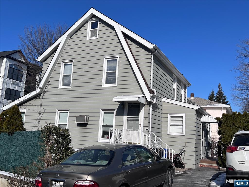 2018 Jones Rd 2, Fort Lee, New Jersey - 1 Bedrooms  
1 Bathrooms  
3 Rooms - 