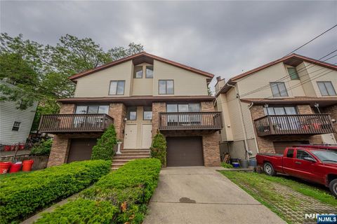 Photo of 11 Manhattan Place #C0011, Cliffside Park, NJ 07010 (MLS # 25018203)