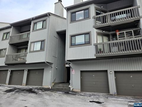 Photo of 105 Magnolia Rd, Ramsey, NJ 07446 (MLS # 26002885)