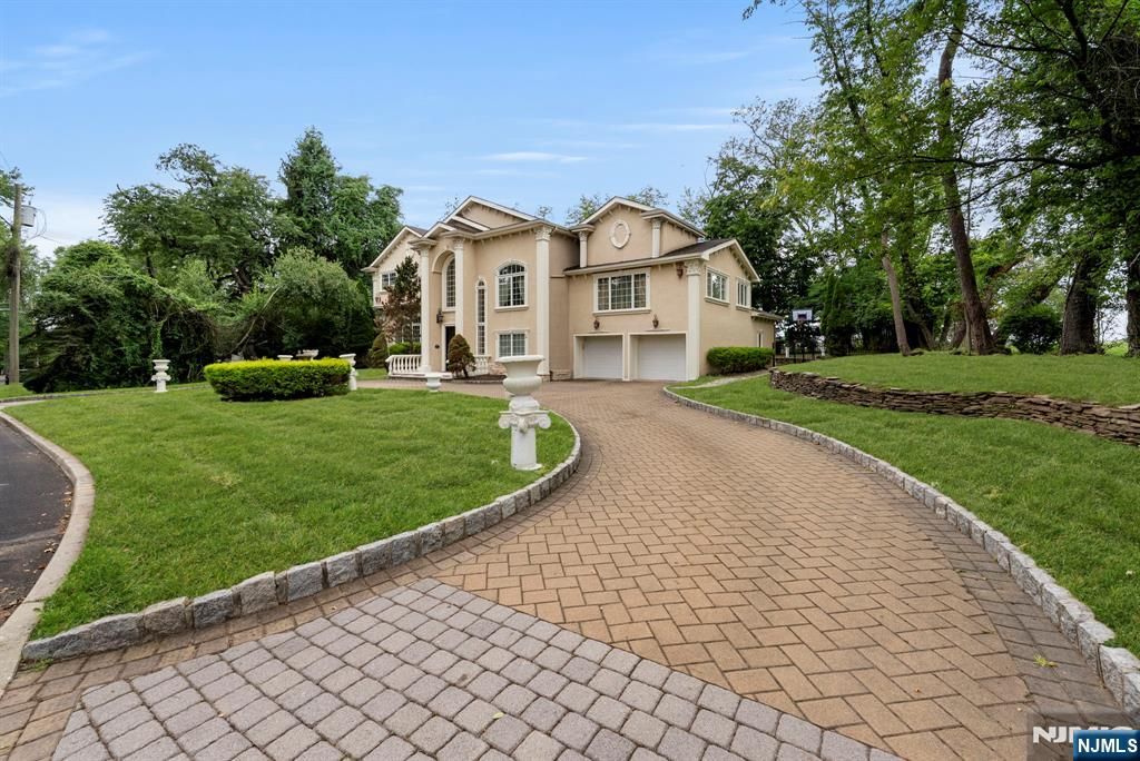 Photo of 151 Mackay Dr, Bergenfield, NJ 07621 (MLS # 25024449)