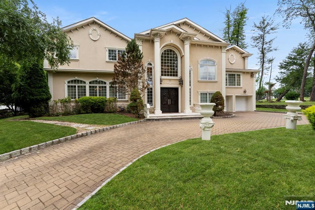 Photo of 151 Mackay Dr, Bergenfield, NJ 07621 (MLS # 25024449)