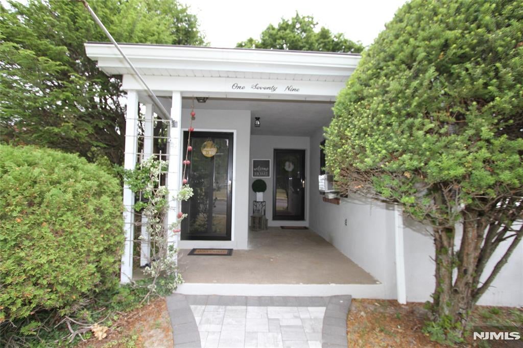 179 Mohawk Avenue 2