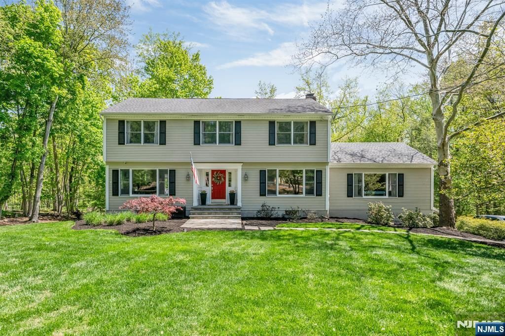 Photo of 558 W Saddle River Road, Upper Saddle River, NJ 07458 (MLS # 26015212)